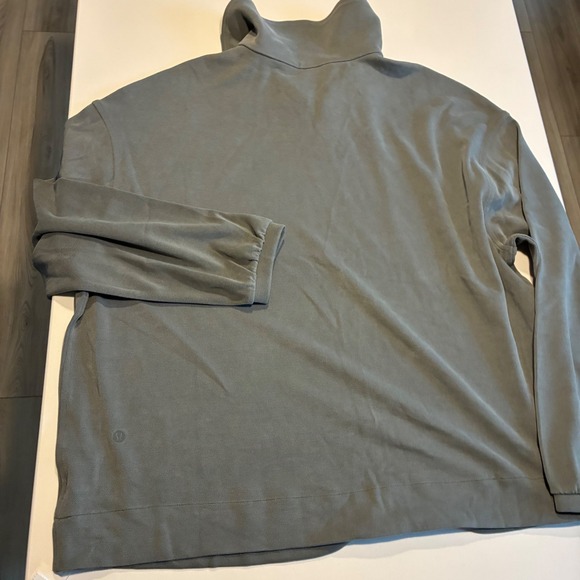 New Lululemon Softstreme Pique Oversized LS Polo Top Green Grey Size L - Picture 6 of 7